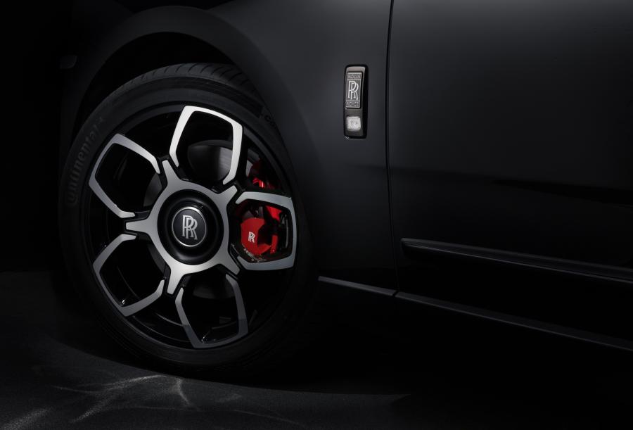 Детали экстерьера Rolls-Royce Cullinan Black Badge 2019 года  (UK) (фото 9 из 20)